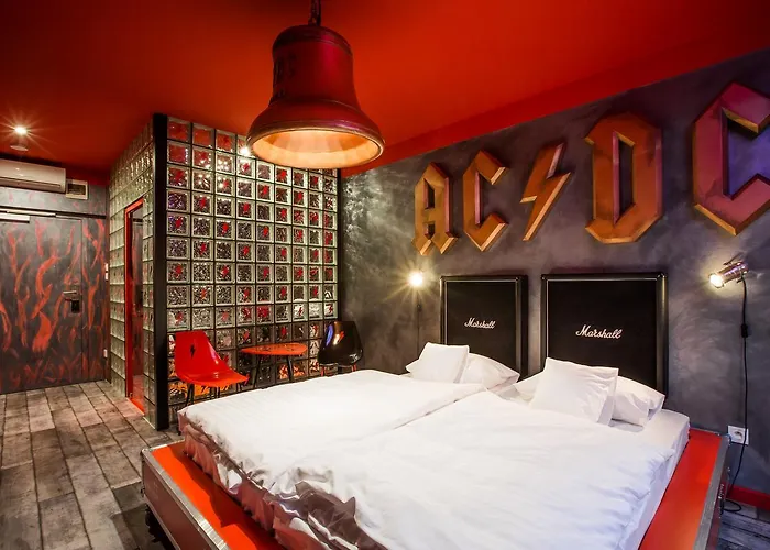 Retro Hotel Garage
