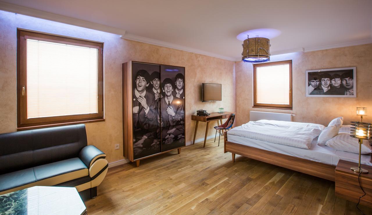 Retro Garage Hotel