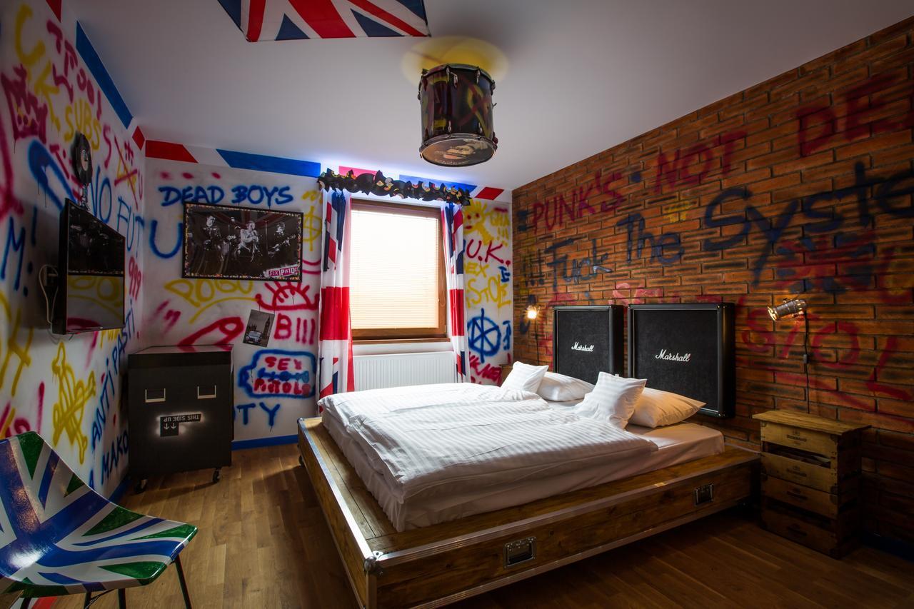 Hotel Retro Garage